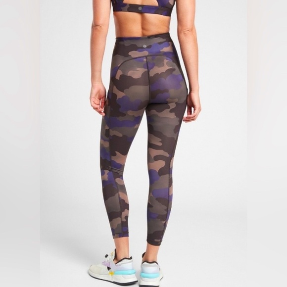 NEW! Athleta Ultimate Stash Camo Leggings Mantra Purple SZ S - Picture 2 of 11